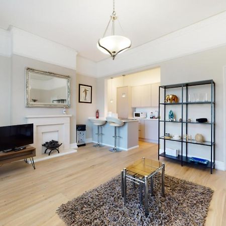 Super 1 Bedroom Flat In Hendon Near Middlesex University With Private Parking Kültér fotó