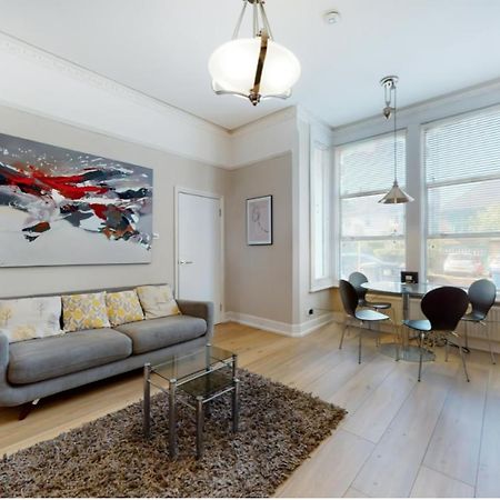 Super 1 Bedroom Flat In Hendon Near Middlesex University With Private Parking Kültér fotó