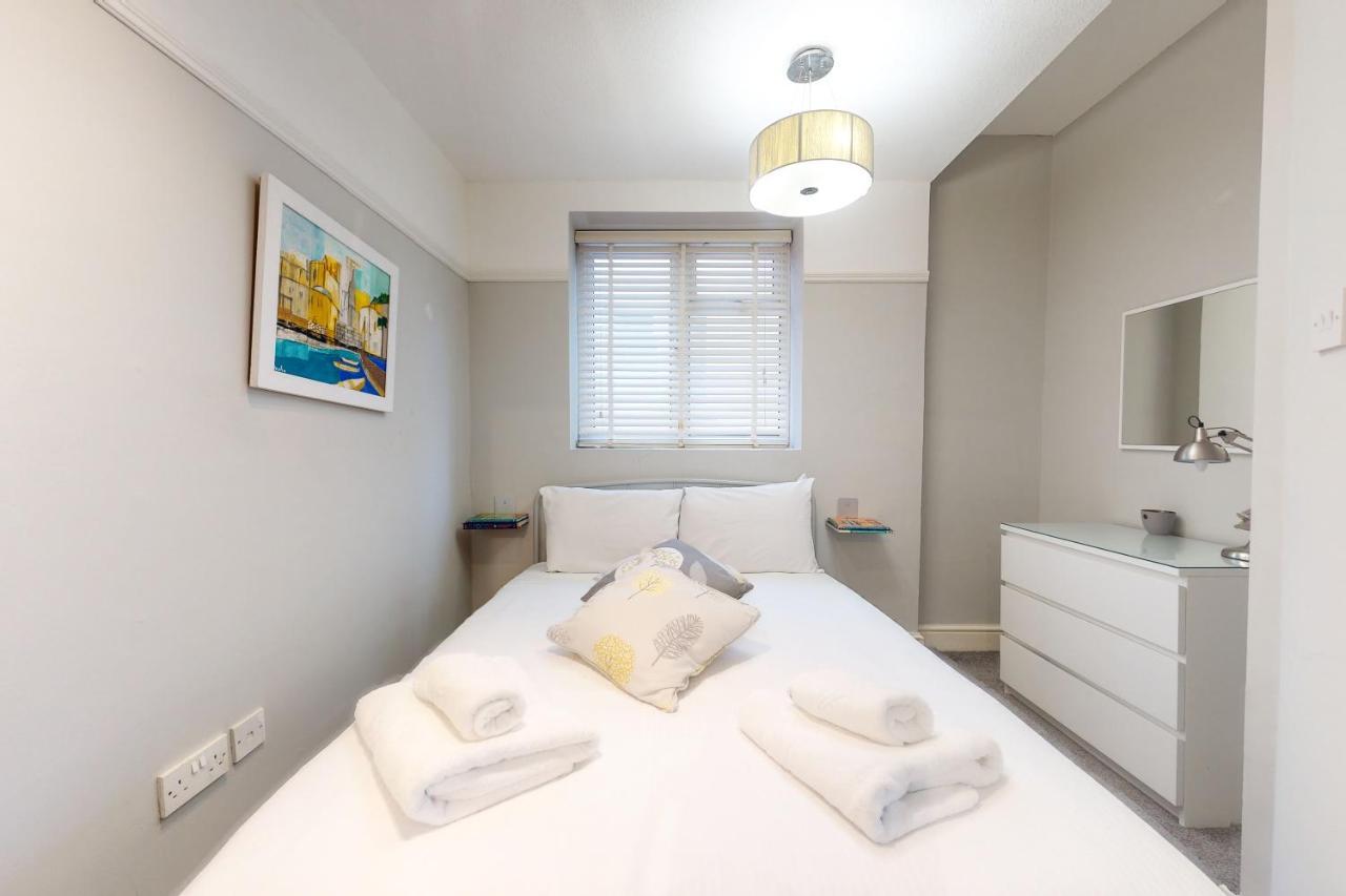 Super 1 Bedroom Flat In Hendon Near Middlesex University With Private Parking Kültér fotó