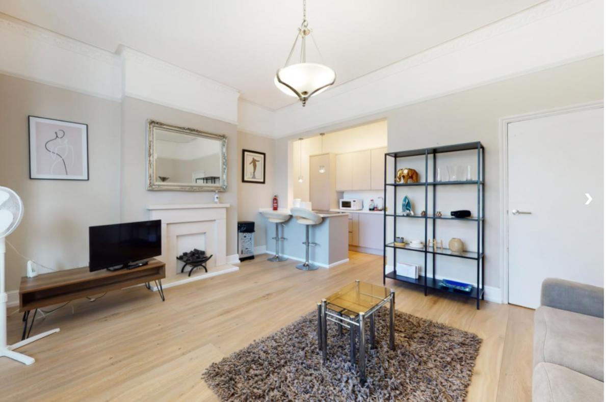 Super 1 Bedroom Flat In Hendon Near Middlesex University With Private Parking Kültér fotó
