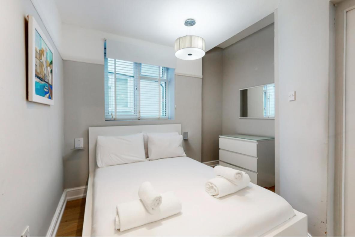 Super 1 Bedroom Flat In Hendon Near Middlesex University With Private Parking Kültér fotó